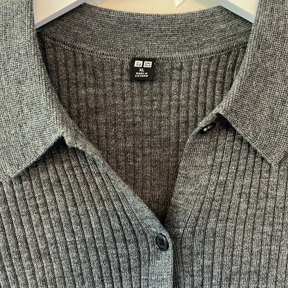 Uniqlo long sleeve sweater - Picture 2 of 11